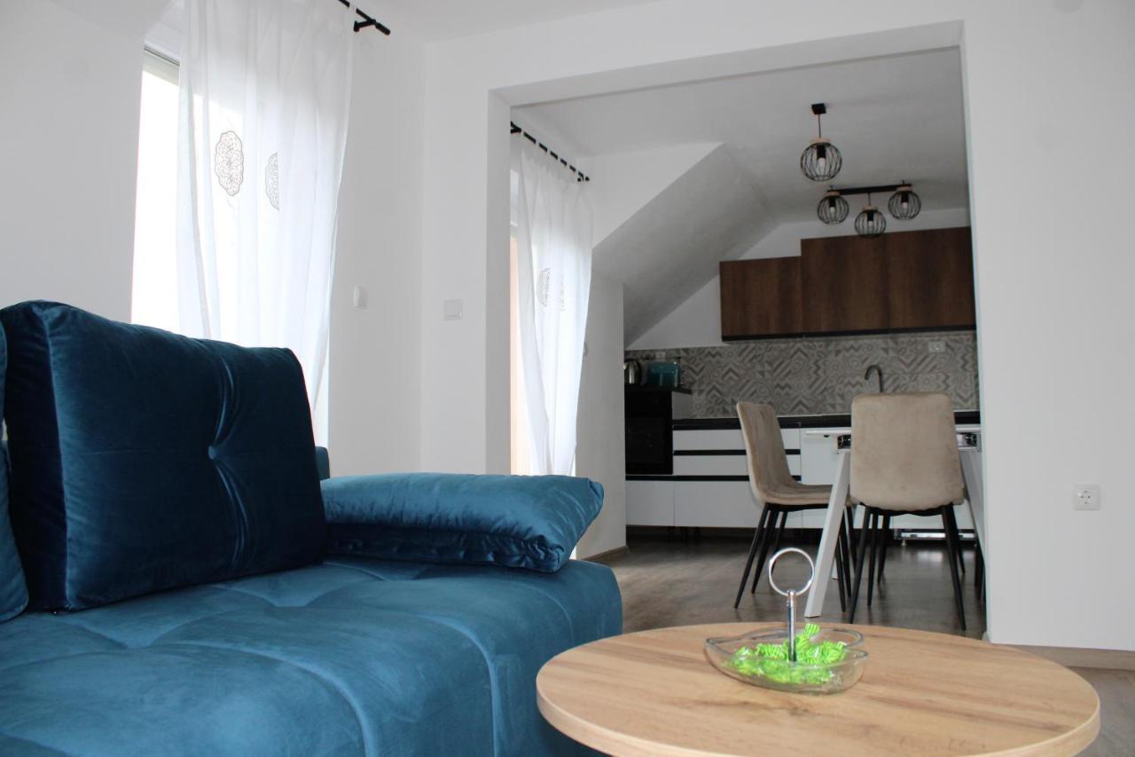 Apartman Swans Оточац Екстер'єр фото