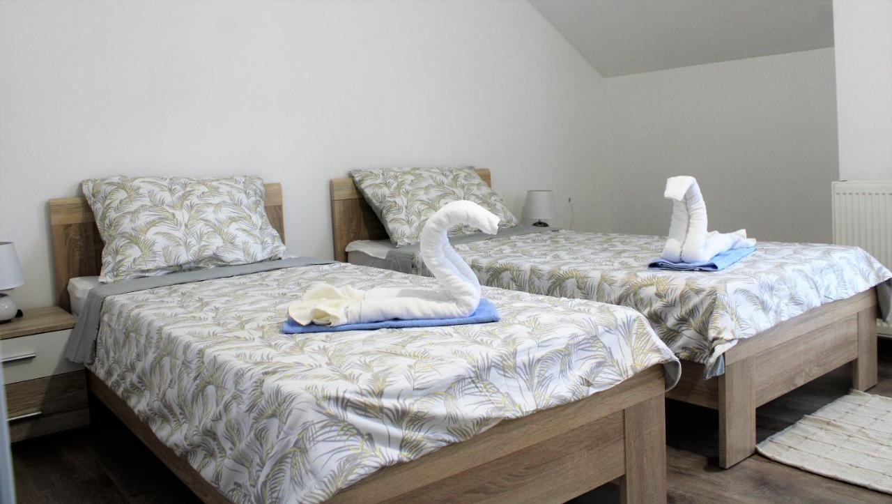 Apartman Swans Оточац Екстер'єр фото