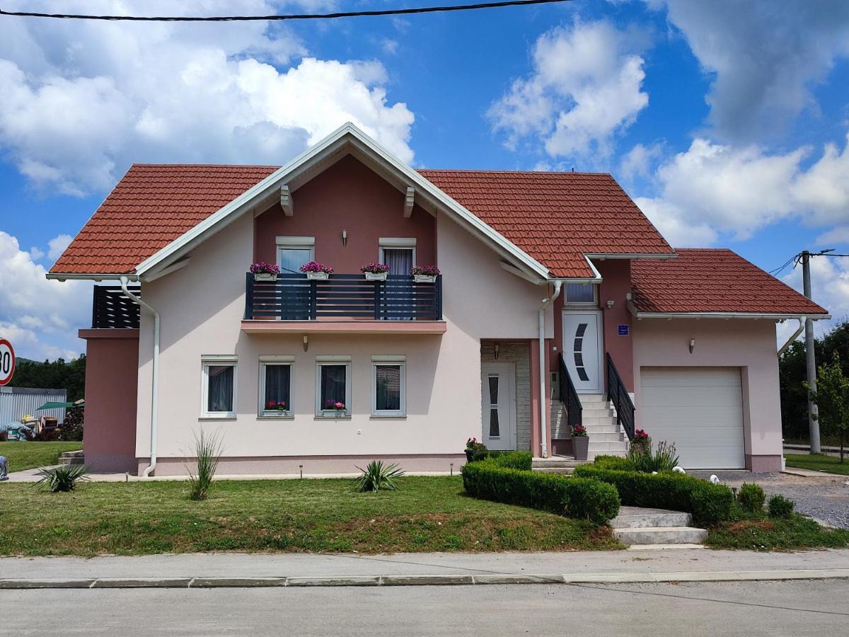 Apartman Swans Оточац Екстер'єр фото