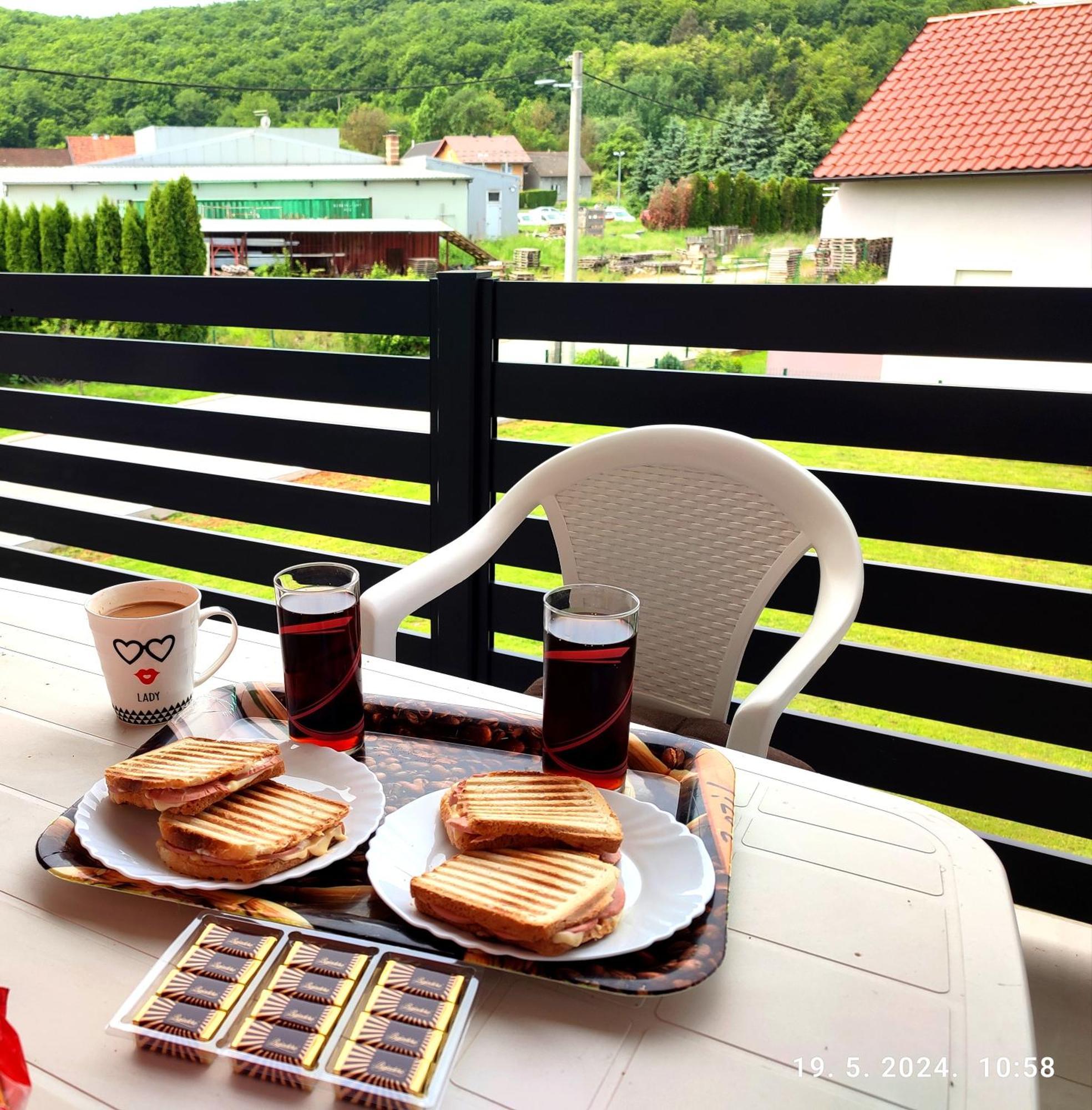 Apartman Swans Оточац Екстер'єр фото